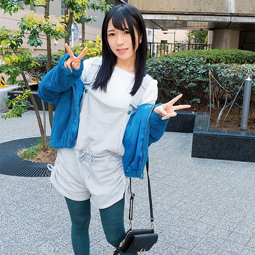 可愛い彼女と猫Cafeデートの後、露天風呂で3Pセックス
