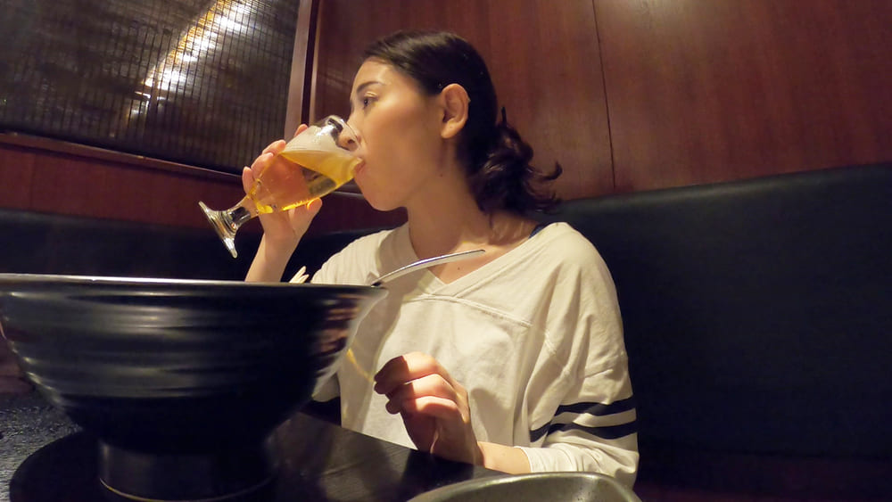 BarのMAMAと店でエロ行為閉店間際、店内ファック