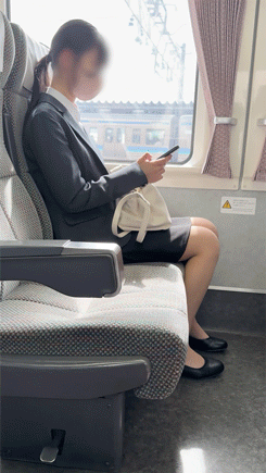 【電車1】新入社員はお疲れ！OLさんの無防備姿ゲット！