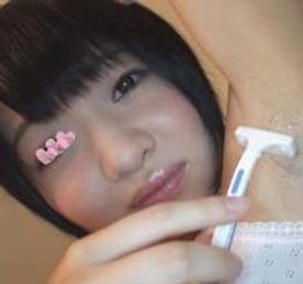 わき毛の剃り残しを処理させてからフェラ抜きしてもらった