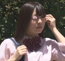 目が大きくて好奇心旺盛な制服彼女とセックス