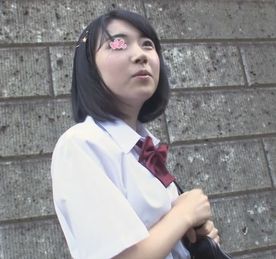 笑顔がキュートな制服彼女とセックス