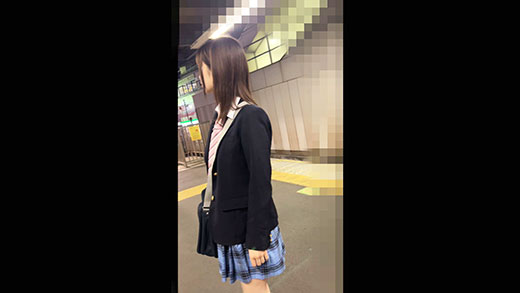 塾帰りの青チェミニスカお嬢さん♥満員電車で手コキして精子かけられる♥
