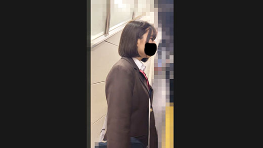 茶色ブレザーの巨乳お嬢さん満員電車で乳首丸出しのまま熱い精液をかけられる