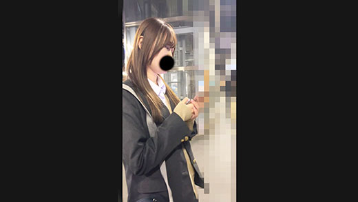 塾帰りのお嬢さんに硬直したペニスを押し付ける