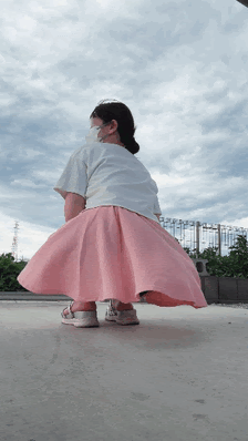 【風チャレ♡】強風すぎwwwぴんくのミニスカくまちゃんパンツで思わず外に飛び出したよ！！！