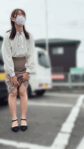 ファミレスでひやひやチラ魅せ♡あえてのノーブラで挑みましたwww