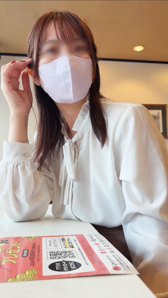 ファミレスでひやひやチラ魅せ♡あえてのノーブラで挑みましたwww