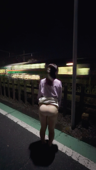 【パンツ見せちゃってごめんなさい!】歩道橋・地下道・駅の駐輪場で♡♡♡