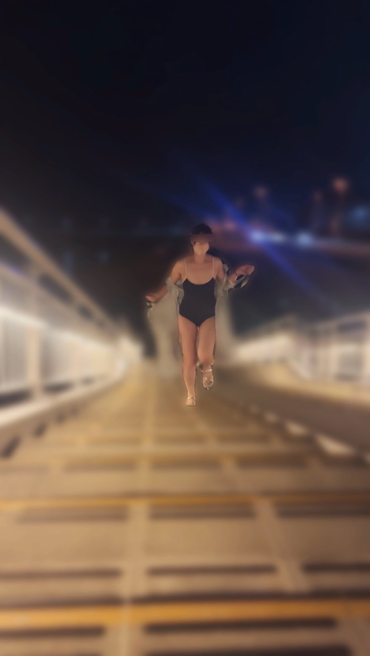 【スク水野外露出!!】こんなところにスク水女?!スク水で全力階段ダッシュ?!