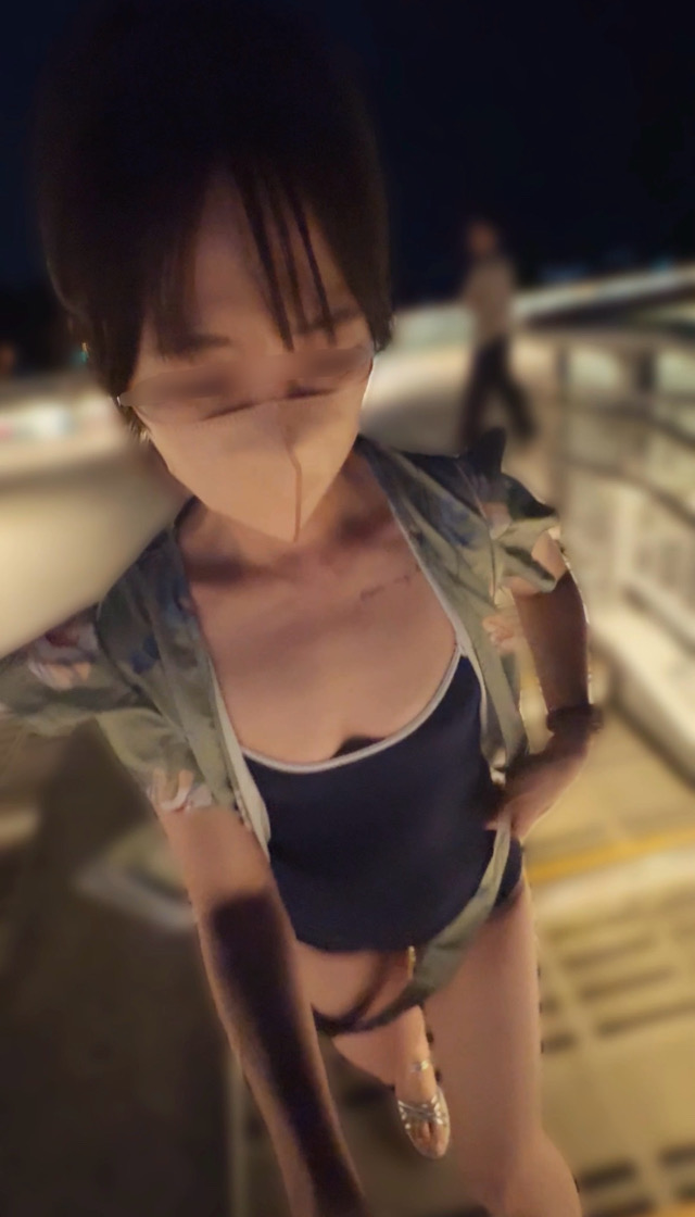 【スク水野外露出!!】こんなところにスク水女?!スク水で全力階段ダッシュ?!