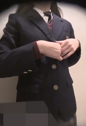 Karte.17 上スポブラ下エロパンなJKの着替え盗撮 #これがこう