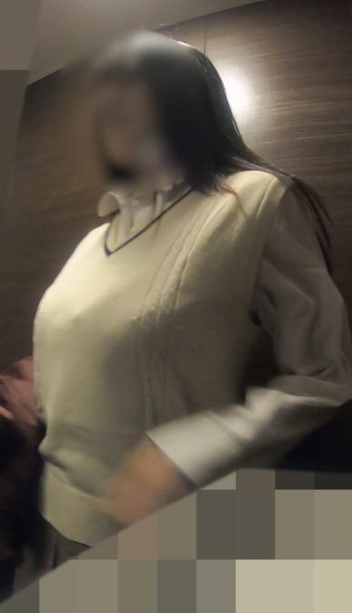 Karte.31 おっぱいが肥大化してしまったお嬢様JKの着替え盗撮 #これがこう
