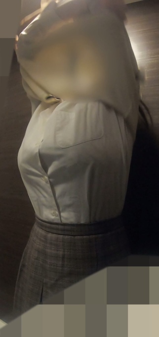 Karte.31 おっぱいが肥大化してしまったお嬢様JKの着替え盗撮 #これがこう