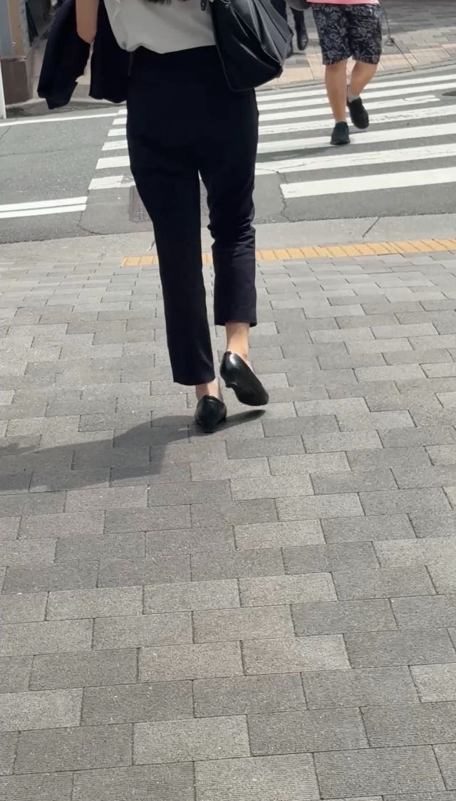 【プリケツおっかけ】部屋着から街歩きOLホットパンツにタイトスカート