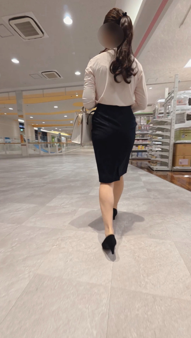 【OL追跡】タイトスカートの中まで、、、